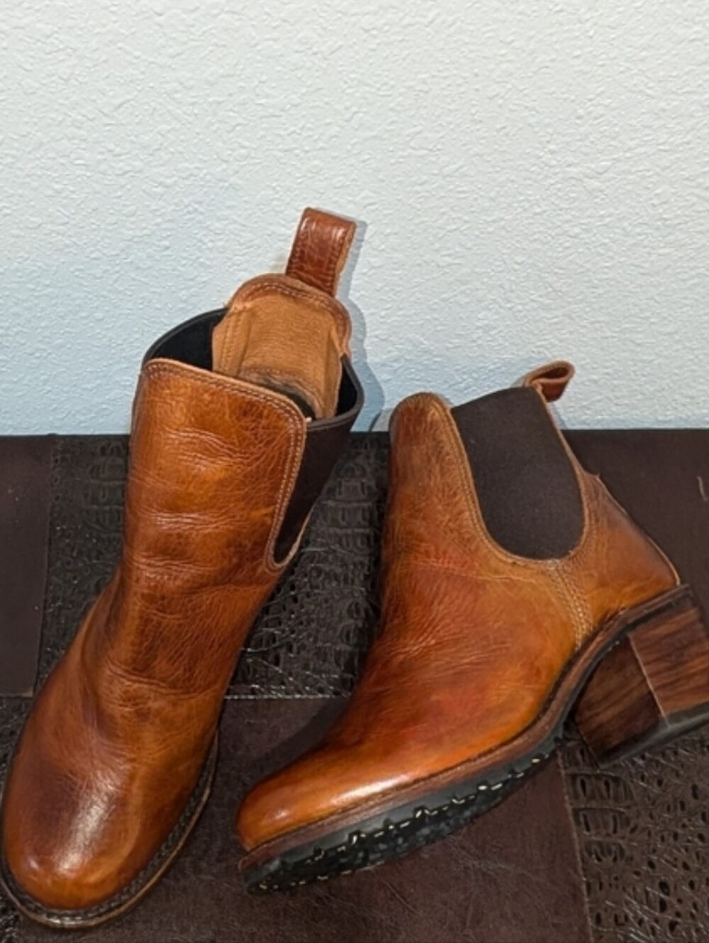 Frye Sabrina Chelsea Distressed Brown Leather Vintage Moto Ankle Boots
